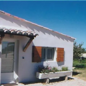 https://manade-arnaud.fr-provencehotel.com